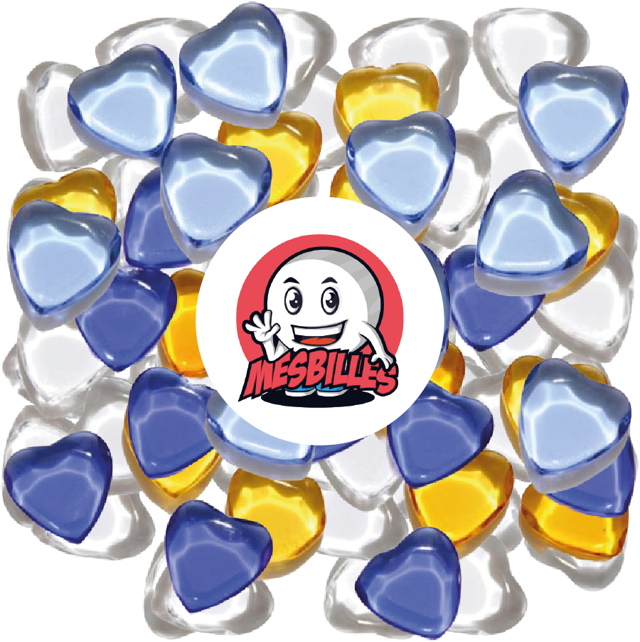 Immagine della mascotte MesBilles circondata da biglie Extra-Piatta Cuore in vetro traslucido Blu-Chiaro - MesBilles