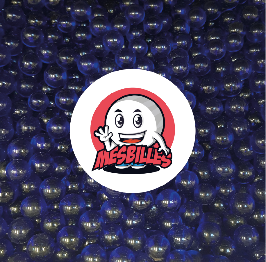 Immagine della mascotte MieiBiglie circondata da biglie Lente 50 mm - Vetro traslucido blu notte