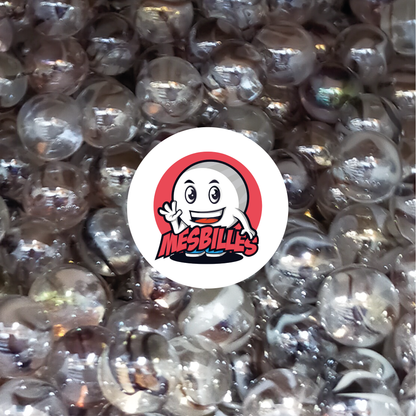 Immagine della mascotte MieiBiglie circondata da biglie Polare 14 mm in vetro trasparente cristallo marrone